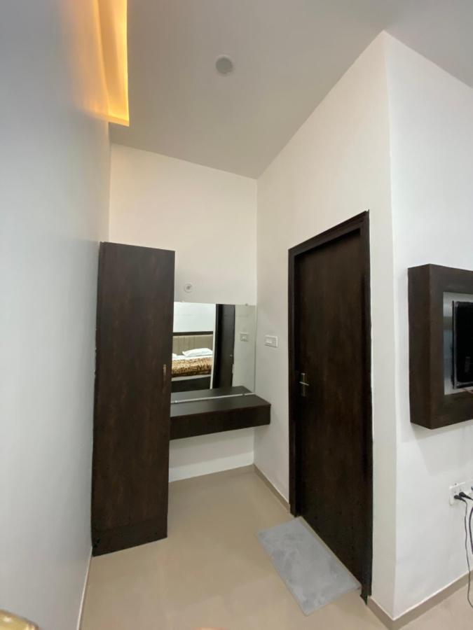 Solitaire Gardens Near Airport Lucknow Exterior foto