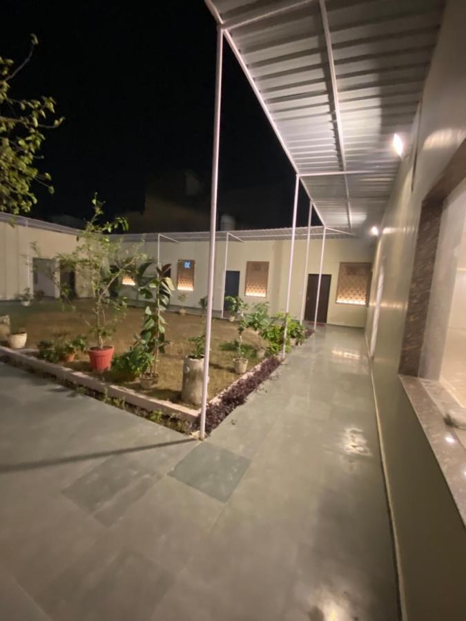 Solitaire Gardens Near Airport Lucknow Exterior foto