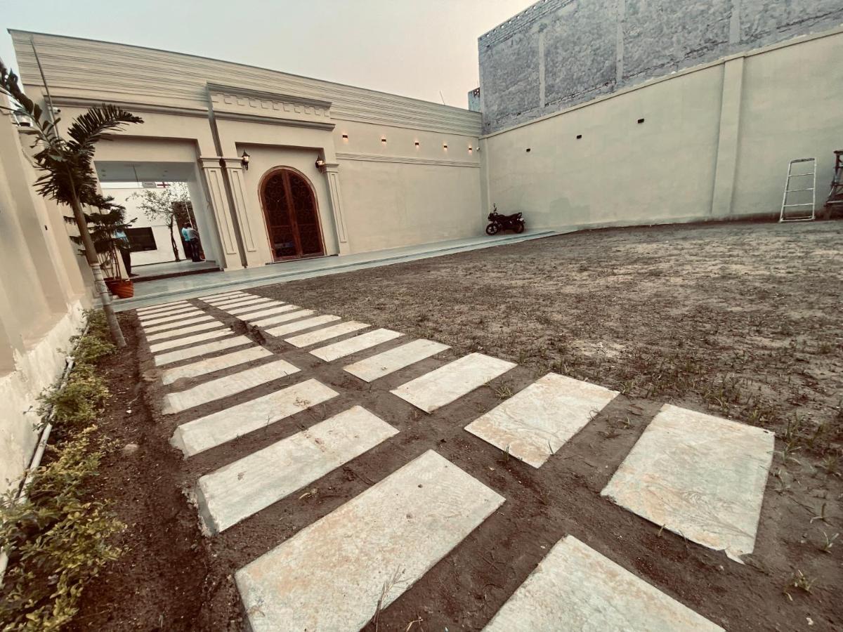 Solitaire Gardens Near Airport Lucknow Exterior foto
