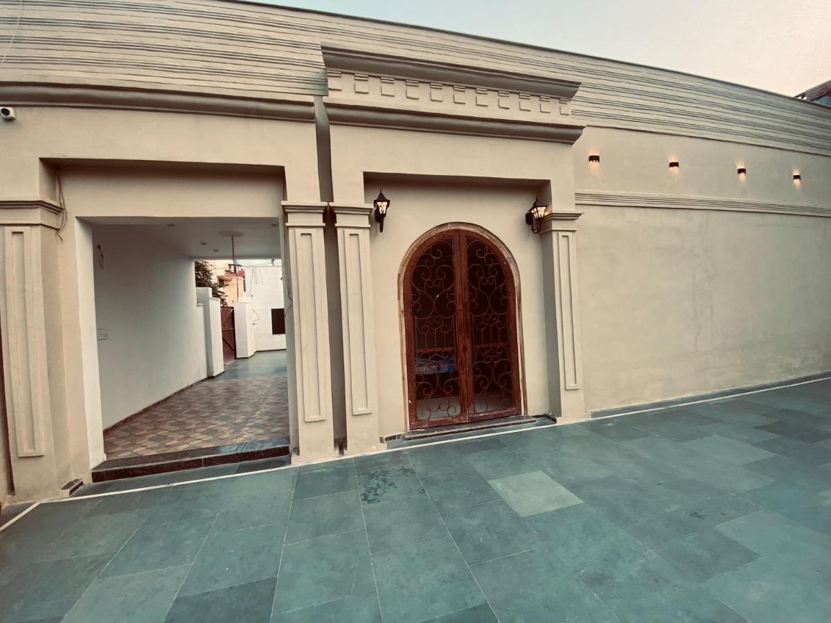 Solitaire Gardens Near Airport Lucknow Exterior foto